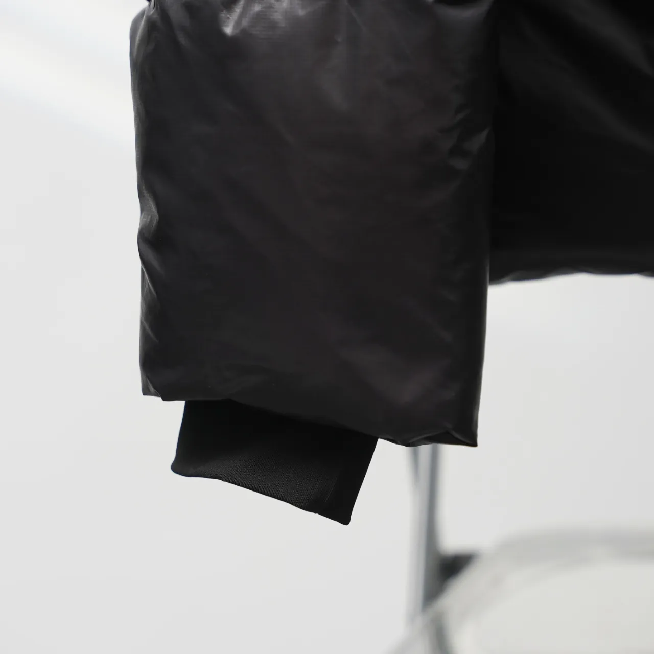 P740 CANADA GOOSE丨Canada Goose 2252 puff hooded down jacket Color: black with red label Size: XS-XXL